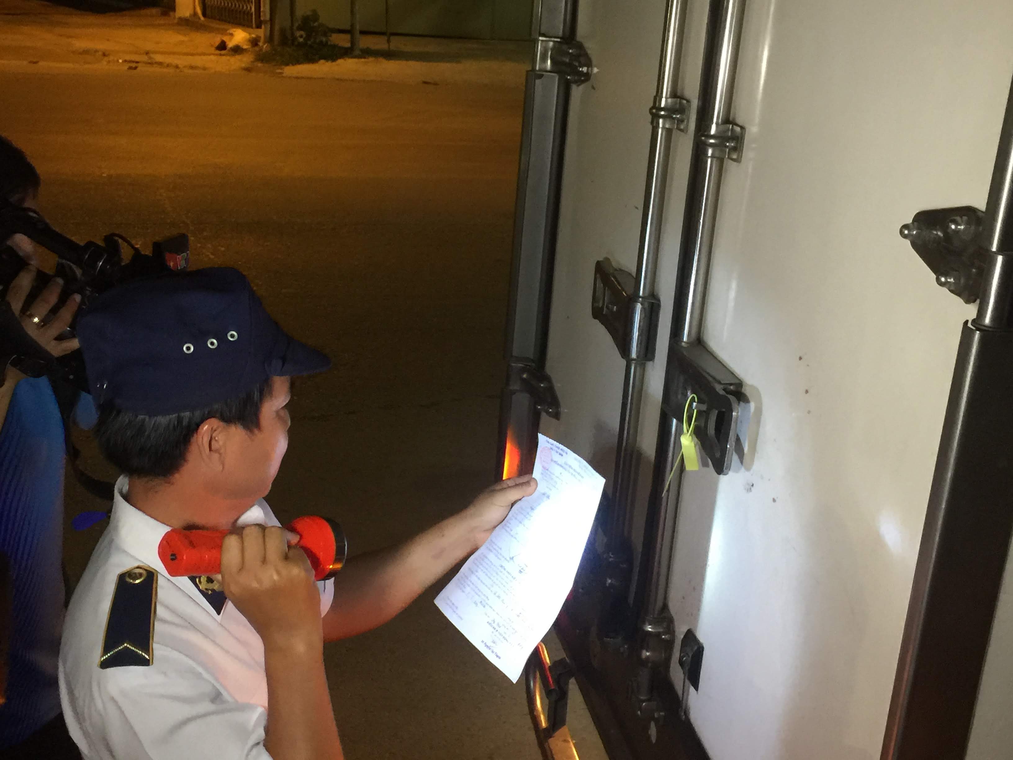 TP Hồ Chí Minh khuyến cáo các hộ nuôi heo không sử dụng thức ăn thừa cho heo ăn